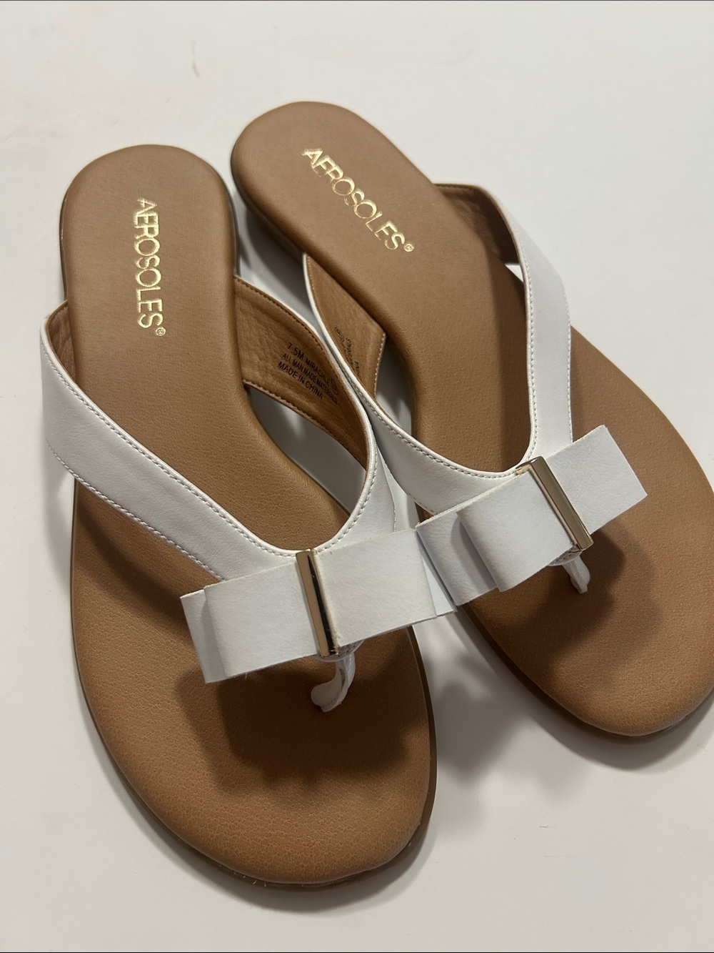 Aerosoles Mirachle flat sandals feature a bow detail with gold-tone hardware 7.5